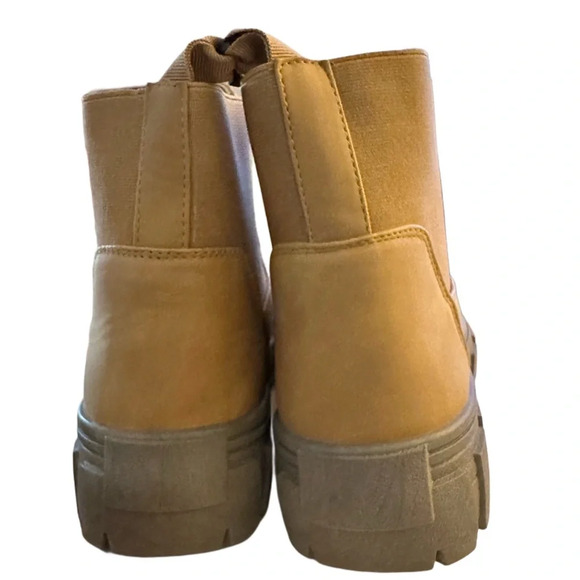New Women’s Lug Sole Chelsea Boots. Elastic Ankle Boots With Low Heel. - Picture 6 of 7
